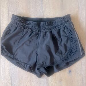 Lulu lemon making moves shorts